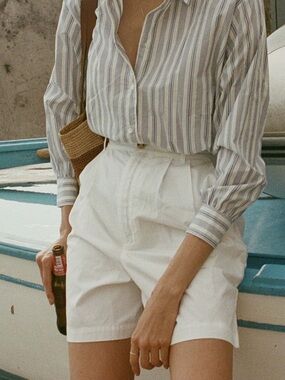 NWT: Doen Danette shorts in salt (27)